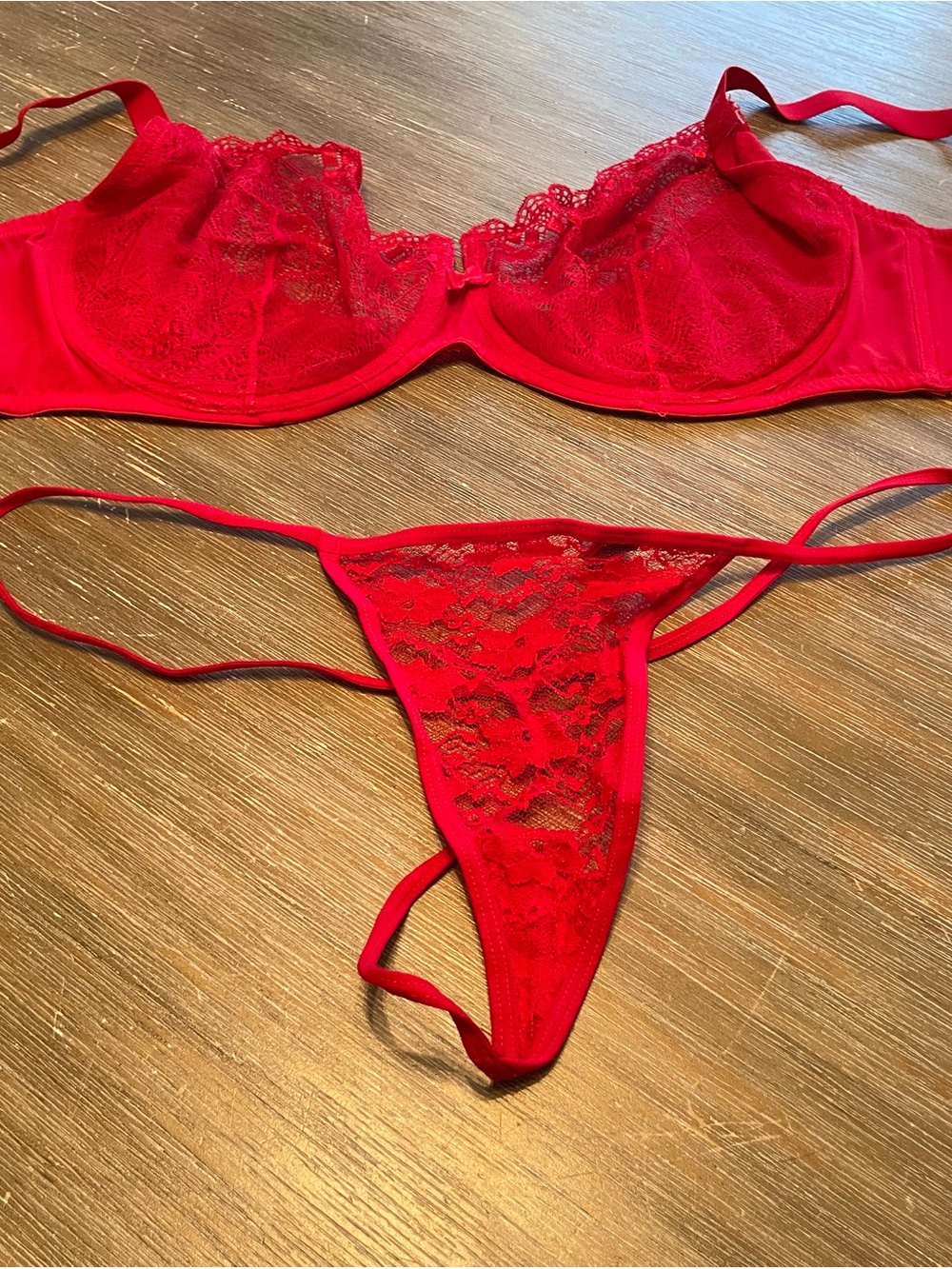 NWOT Frederick's of Hollywood Red Lace Underwire Bra & Thong Set. 42F & 3X.